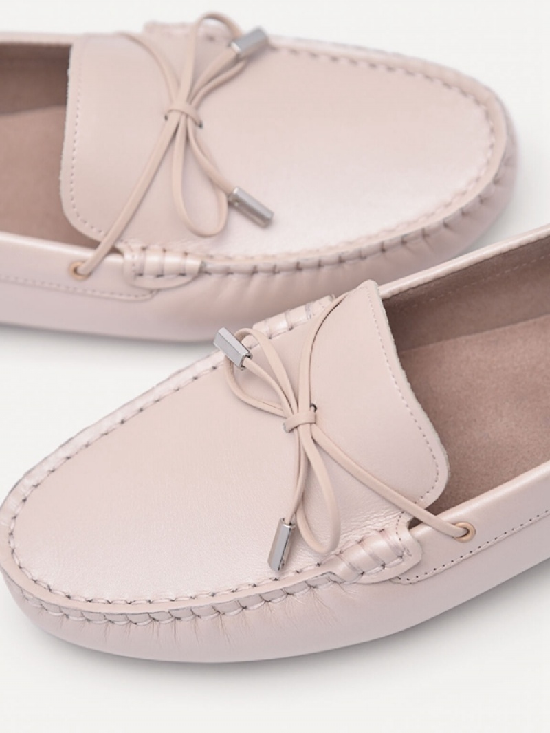 Beige Women's Pedro Pearlized Calf Leather Bow Moccasins | GRHAWV-615