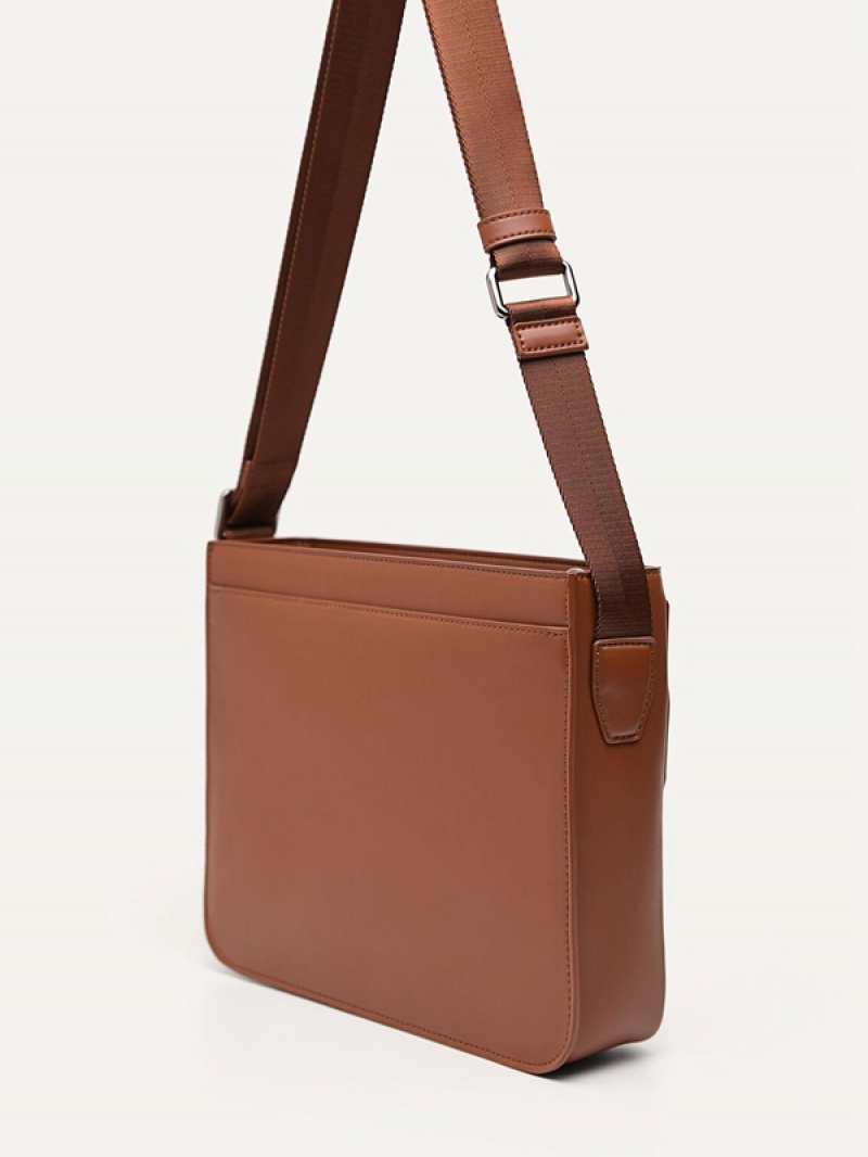 Brown Men's Pedro Tai Per Messenger Bags | ZWAORS-164