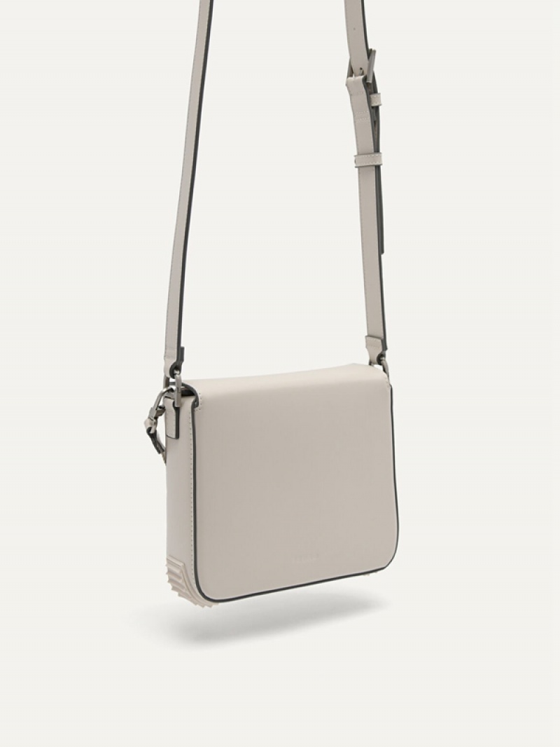 Cream Men's Pedro Square Sling Bag | OUZEVY-631