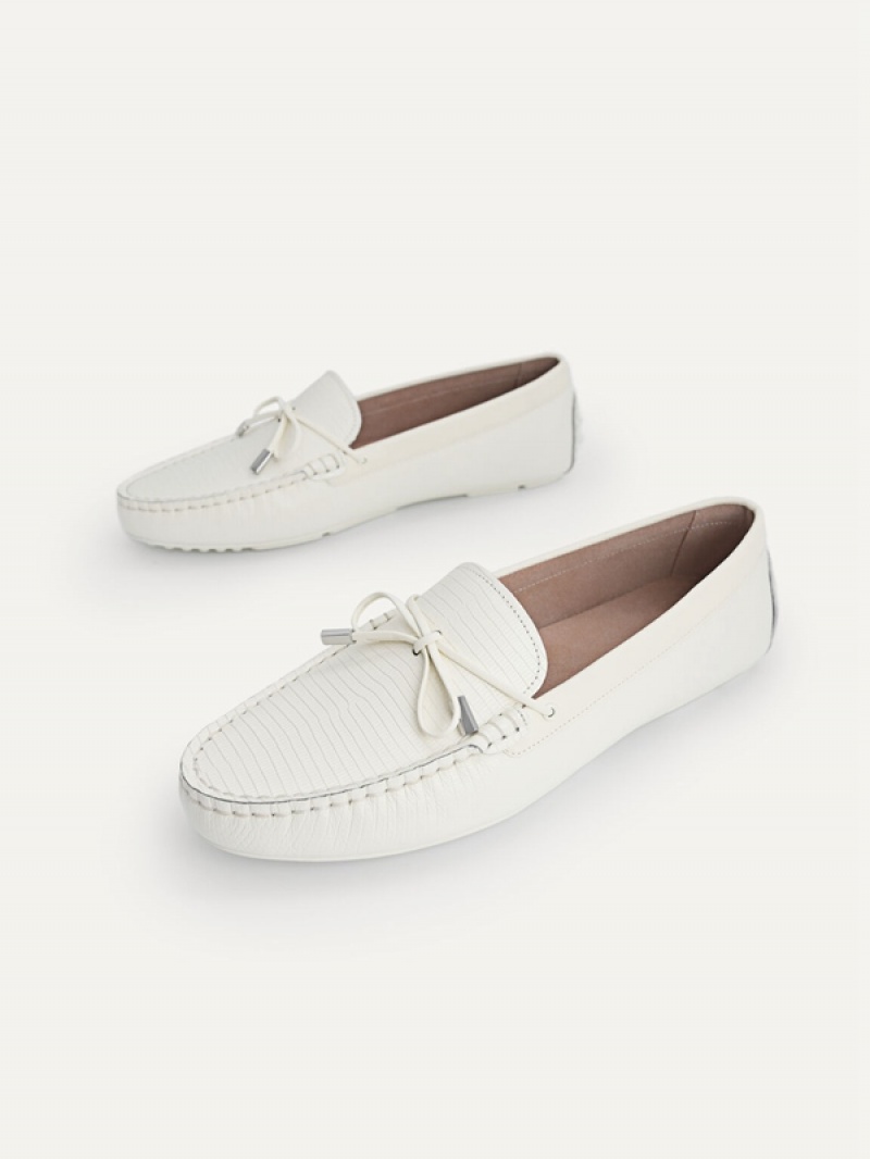 Cream Women's Pedro Lizard-effect Leather Bow Moccasins | SOMNUF-732